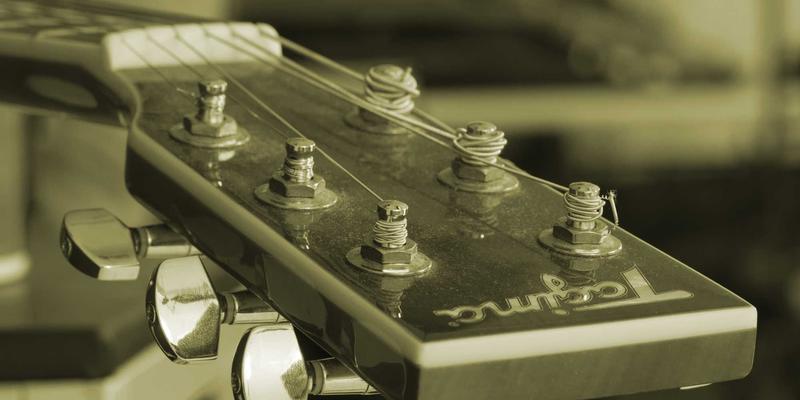 KIZ风格10：用橙色主题与清新风格，打造令人过目不忘的个人形象