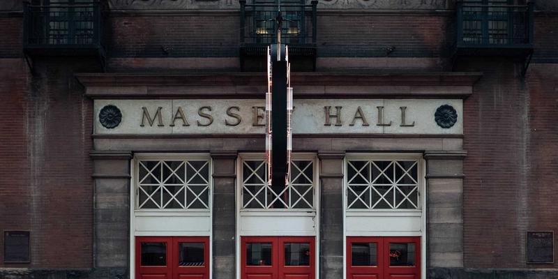 KIZ风格18：用橙色主题点燃时尚搭配，重塑你的个人形象