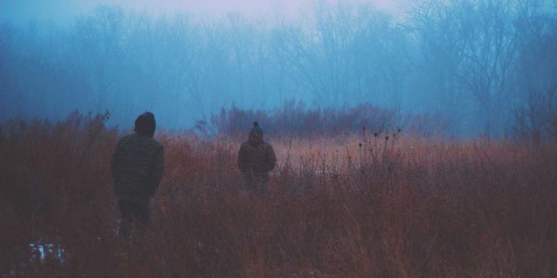 KIZ风格运动休闲融合：橙色主题穿搭实现从健身房到咖啡厅的无缝切换