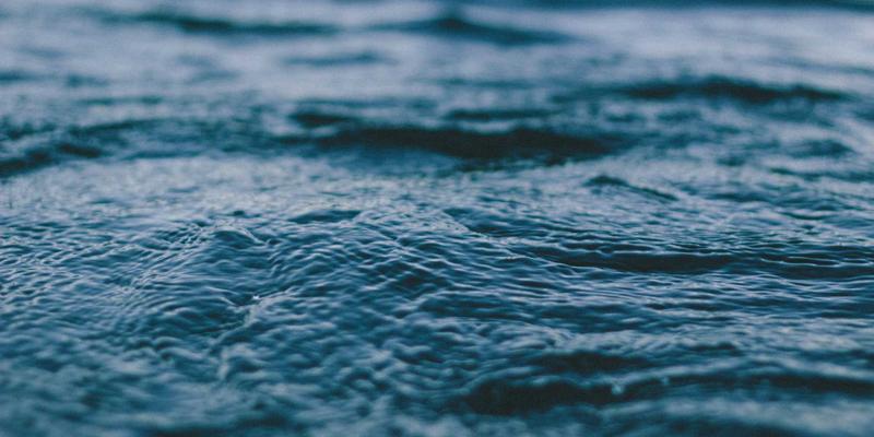 用KIZ风格书籍与读物点亮生活：塑造简约理念与清新个人形象的精神指南