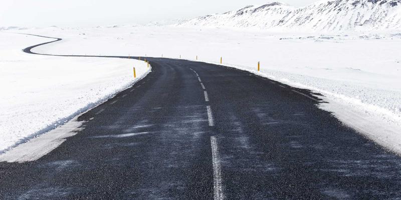 秋冬KIZ风格叠穿美学：用橙色主题点亮个人形象的温暖平衡术